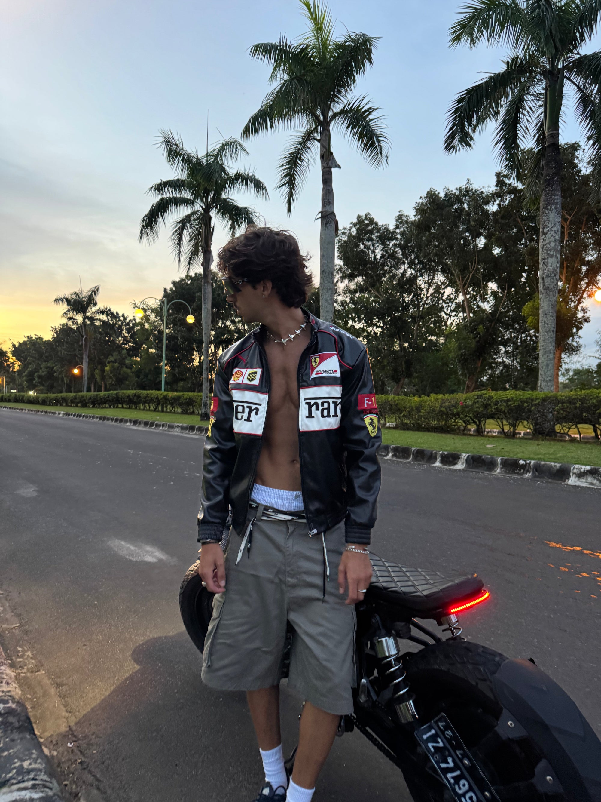Ferrari F1 Vintage Lederjacke – White Edition